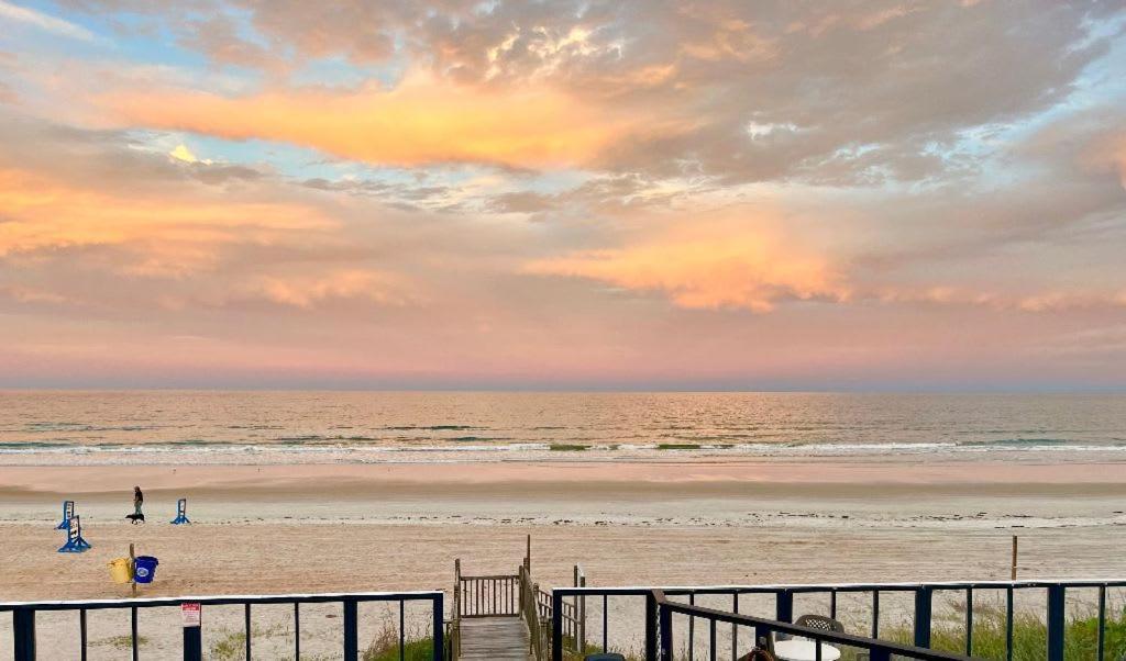 Daze - Ocean Front At Symphony Club! Holiday home