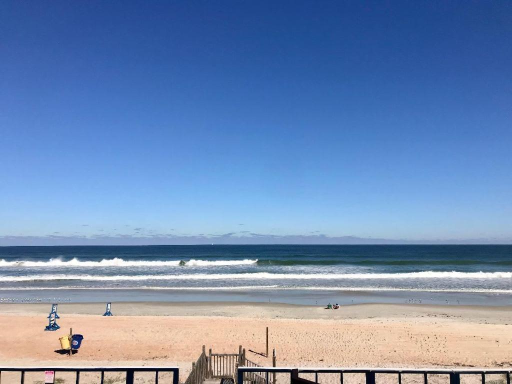 Daze - Ocean Front At Symphony Club! Holiday home